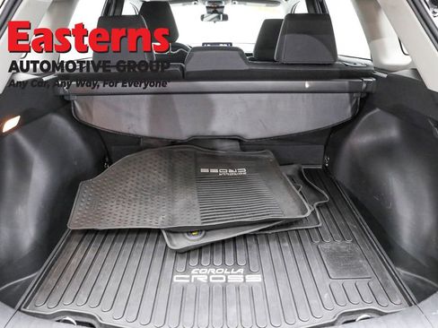Used 2022 Toyota Corolla Cross LE image 9