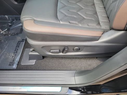 New 2026 Nissan Pathfinder Platinum FWD image 9