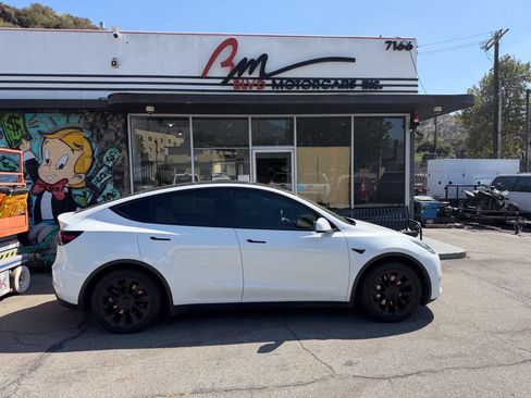 Used 2022 Tesla Model Y Long Range AWD/4WD image 4