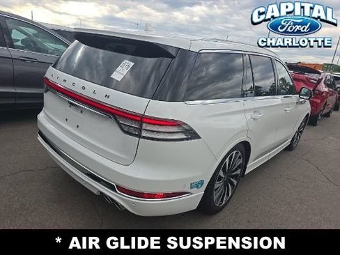 Used 2023 Lincoln Aviator Black Label Grand Touring AWD/4WD image 4