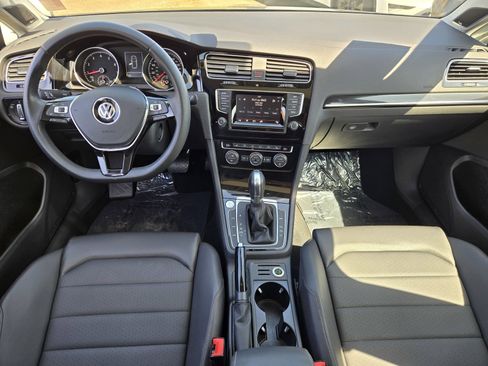 Used 2015 Volkswagen Golf 4-Door FWD image 14