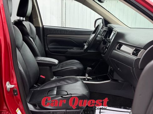 Used 2019 Mitsubishi Outlander SEL AWD/4WD image 17