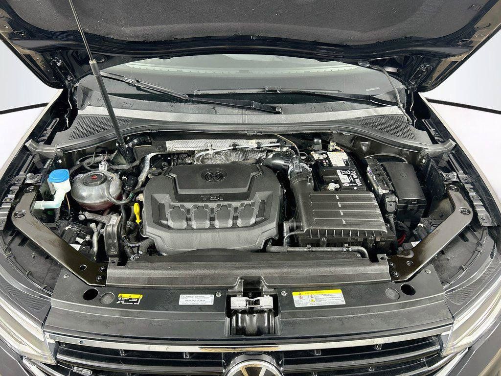 Certified 2024 Volkswagen Tiguan SE R-Line AWD/4WD image 30