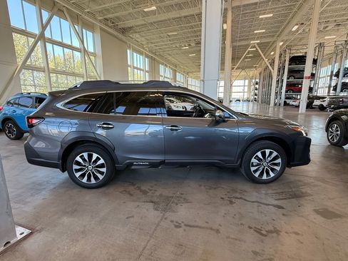 Used 2023 Subaru Outback Touring AWD/4WD image 2