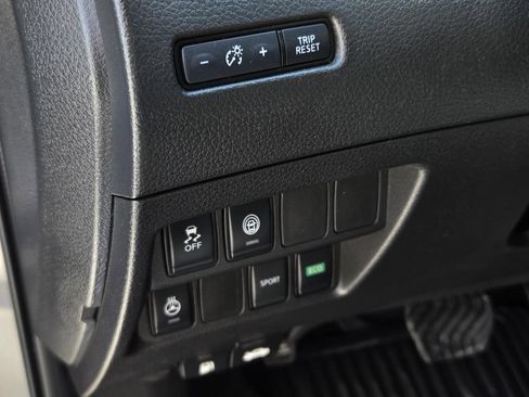 Certified 2022 Nissan Rogue Sport SV FWD image 17