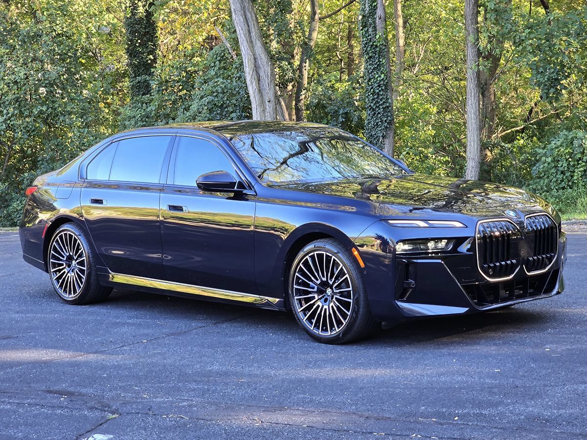 Used 2024 BMW 760i xDrive w/ Premium Package 2 AWD/4WD image 8