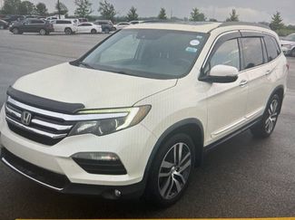 Used 2017 Honda Pilot Touring image 1