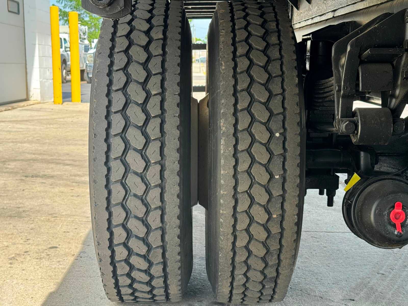Used 2015 Ford F650 2WD Regular Cab Super Duty image 11