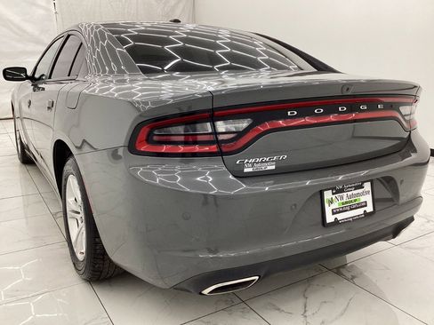 Used 2019 Dodge Charger SXT w/ Leather Interior Group image 9