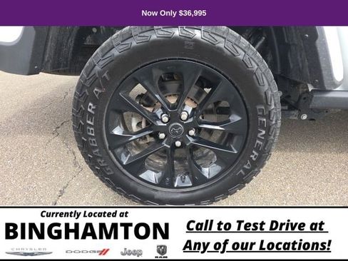 Used 2025 Jeep Gladiator Sport image 19