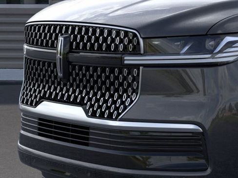 New 2026 Lincoln Navigator L Premier image 17