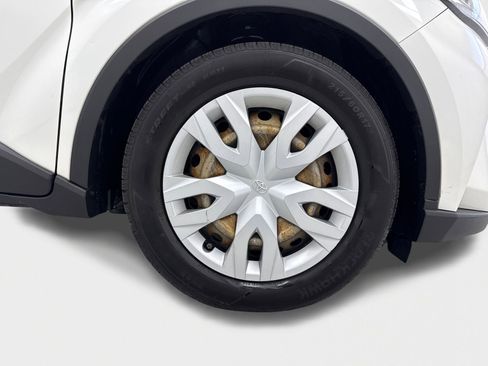 Used 2020 Toyota C-HR LE image 47