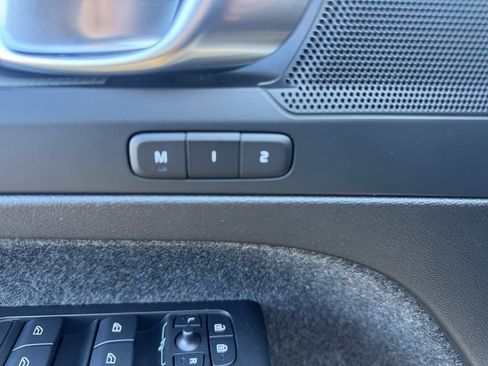 Certified 2025 Volvo XC40 B5 Core image 12