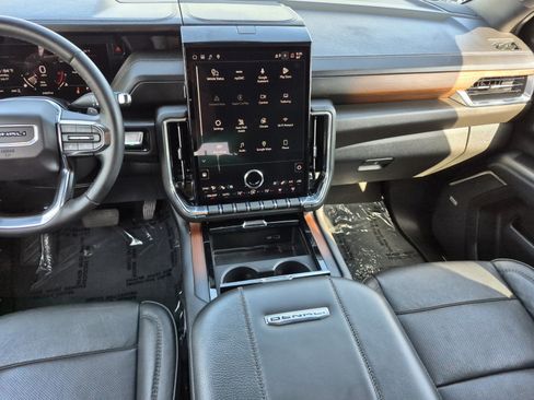 Used 2025 GMC Yukon XL Denali AWD/4WD image 15