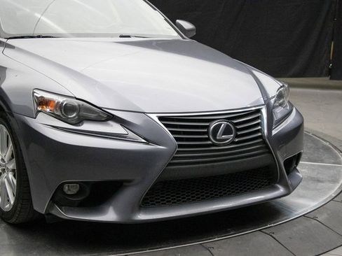 Used 2016 Lexus IS 300 AWD image 3