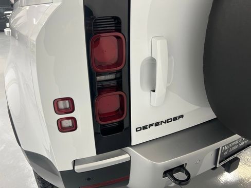 Used 2025 Land Rover Defender 110 S image 13