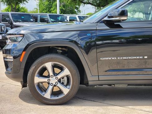 Certified 2023 Jeep Grand Cherokee 4WD 4xe w/ Luxury Tech Group II image 9