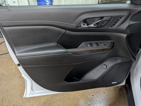 Used 2020 GMC Acadia Denali w/ Trailering Package AWD/4WD image 9