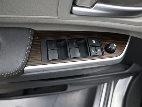 Used 2022 Toyota Sienna XLE image 13