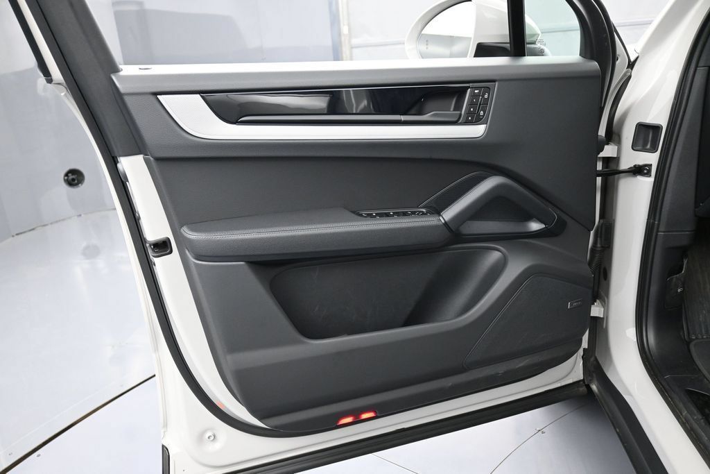 Certified 2026 Porsche Cayenne E-Hybrid AWD/4WD image 15