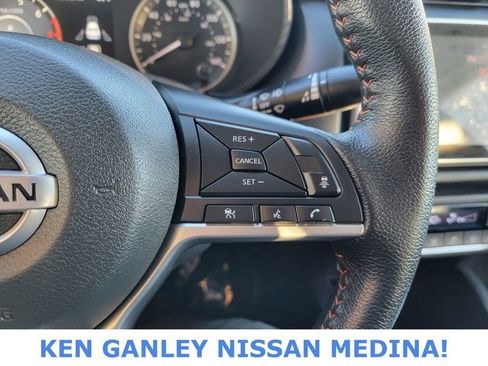 Used 2022 Nissan Versa SR w/ Convenience Package image 32