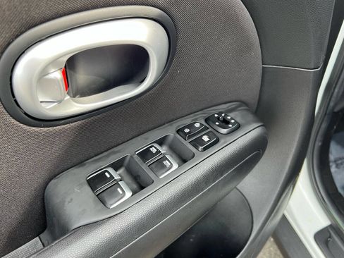 Used 2018 Kia Soul + image 18