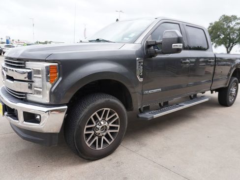 Used 2019 Ford F350 Lariat w/ Lariat Ultimate Package AWD/4WD image 3