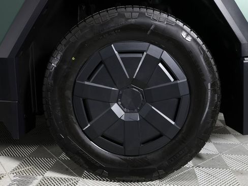 Used 2025 Tesla Cybertruck AWD Crew Cab image 51