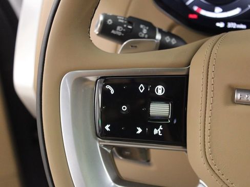 Used 2025 Land Rover Range Rover SE image 22