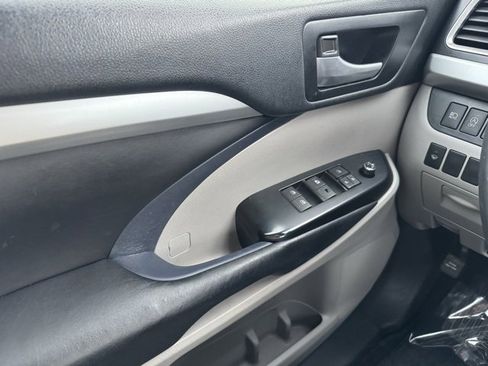 Used 2017 Toyota Highlander XLE image 33
