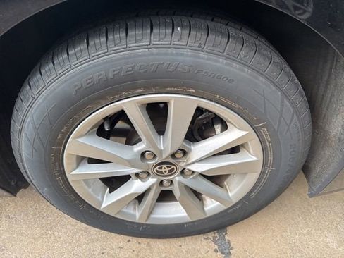 Used 2025 Toyota Camry LE image 7