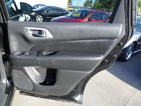 Used 2015 Nissan Pathfinder S image 15