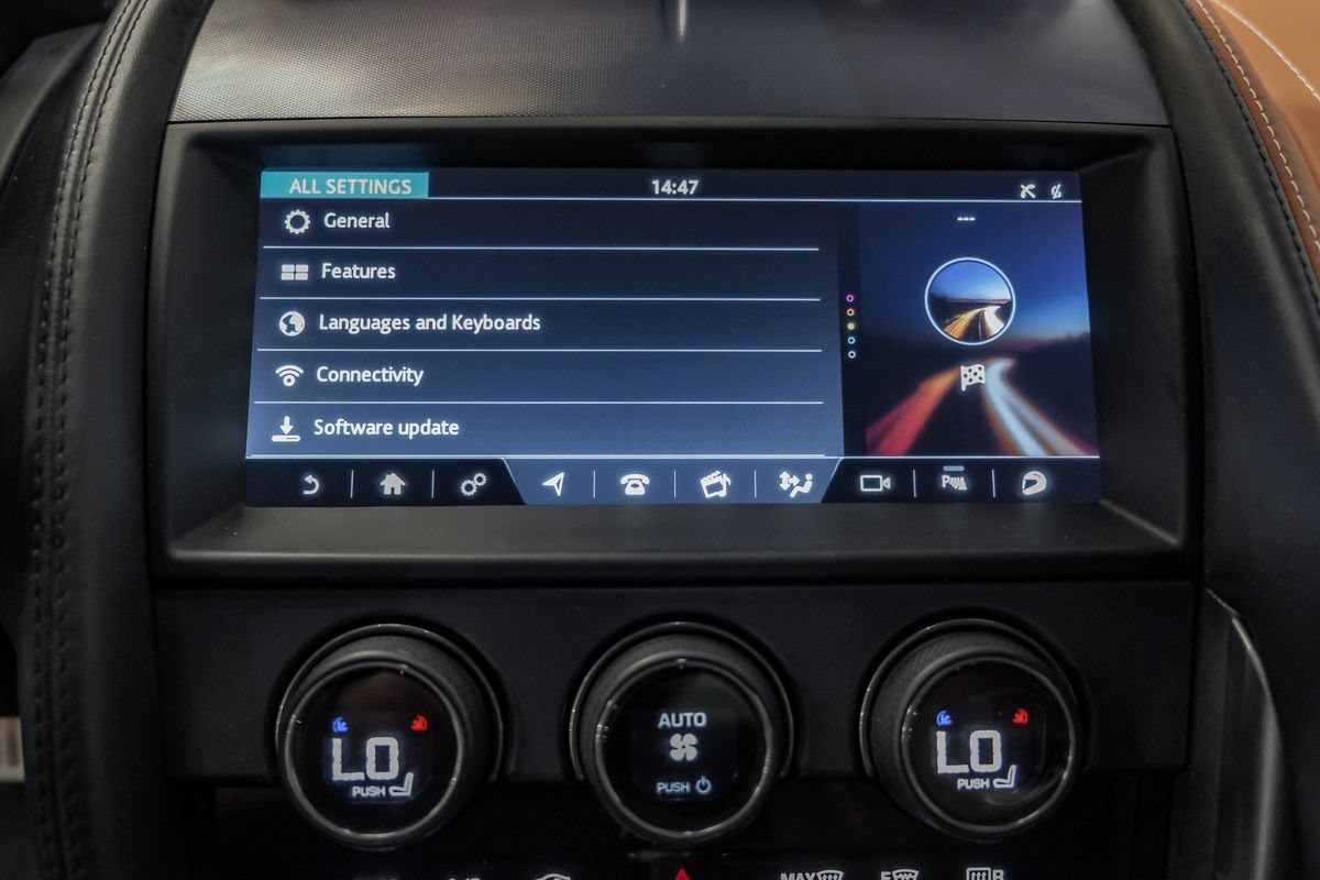 Used 2019 Jaguar F-TYPE R AWD/4WD image 28