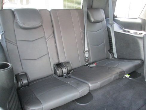 Used 2020 Cadillac Escalade Platinum AWD/4WD image 14