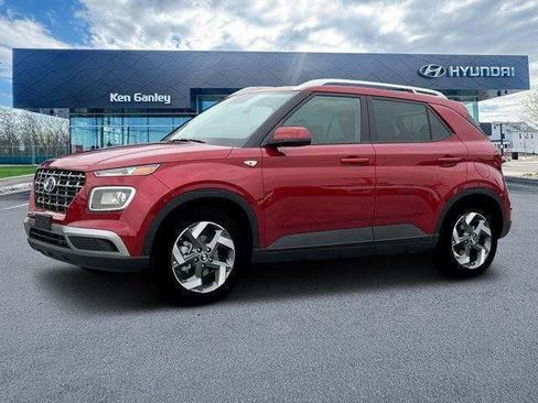 New 2025 Hyundai Venue SEL FWD image 2