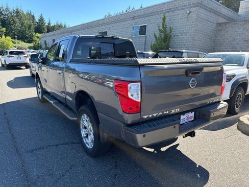 Used 2019 Nissan Titan SV w/ SV Convenience Package AWD/4WD image 3