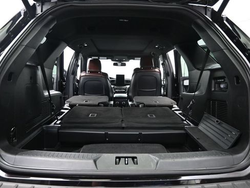 Used 2020 Ford Explorer Platinum w/ Premium Technology Package AWD/4WD image 20