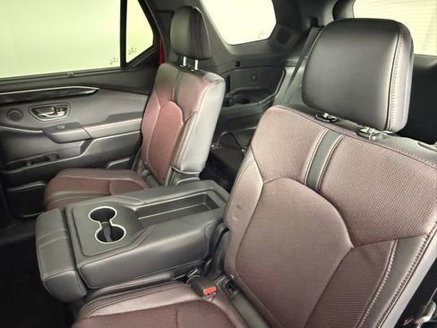 Used 2025 Honda Pilot Black Edition image 43