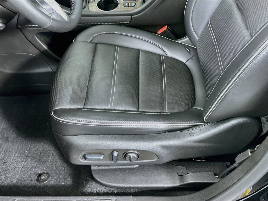 Used 2023 GMC Acadia Denali w/ Denali Ultimate Package FWD image 19
