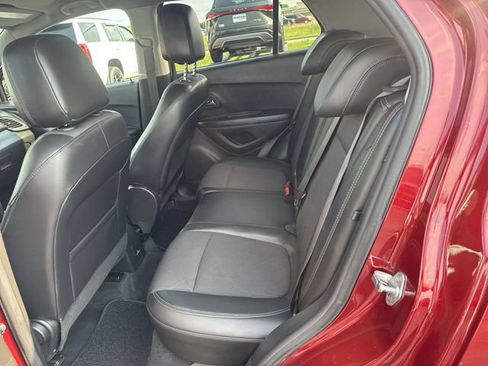 Used 2021 Chevrolet Trax LT w/ LT Convenience Package AWD/4WD image 12
