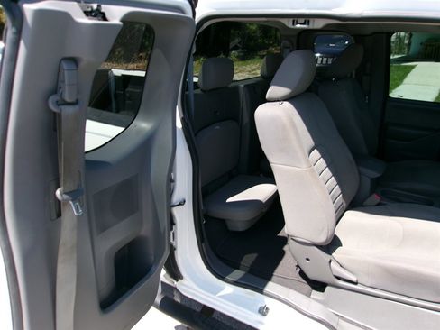 Used 2019 Nissan Frontier S RWD image 19