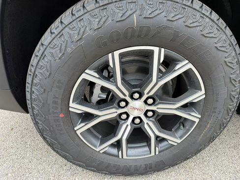 New 2026 GMC Acadia AT4 w/ Luxury Package image 9