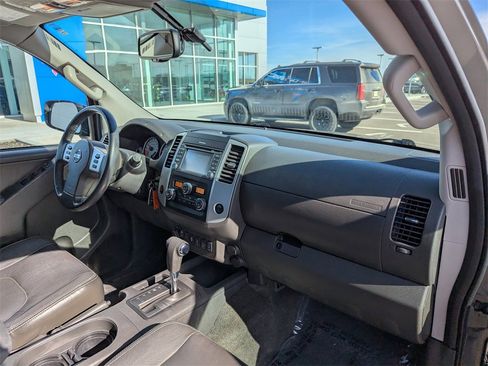 Used 2015 Nissan Frontier PRO-4X image 39