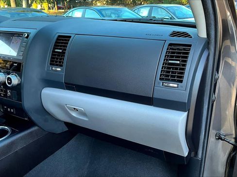 Used 2021 Toyota Sequoia Limited image 18