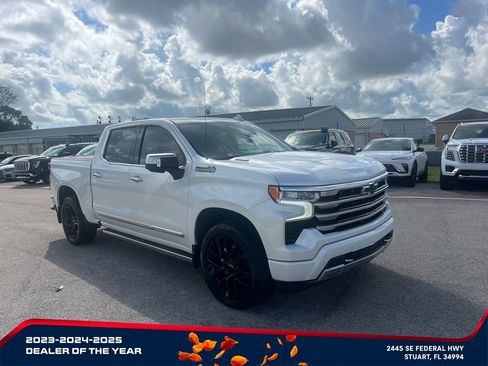 Used 2023 Chevrolet Silverado 1500 High Country w/ Technology Package AWD/4WD image 2