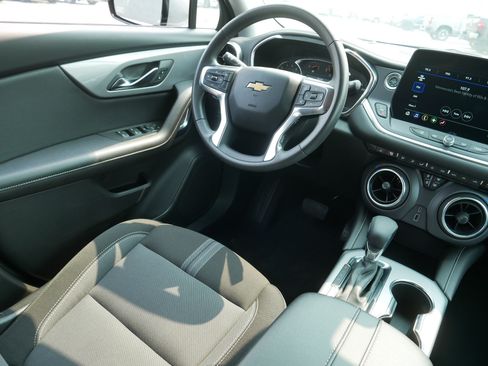 Used 2025 Chevrolet Blazer LT AWD/4WD image 9