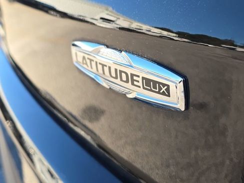 Used 2022 Jeep Compass Latitude image 9