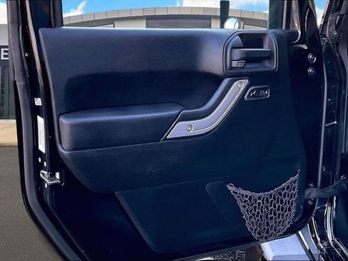 Used 2012 Jeep Wrangler Unlimited Rubicon w/ Connectivity Group image 17