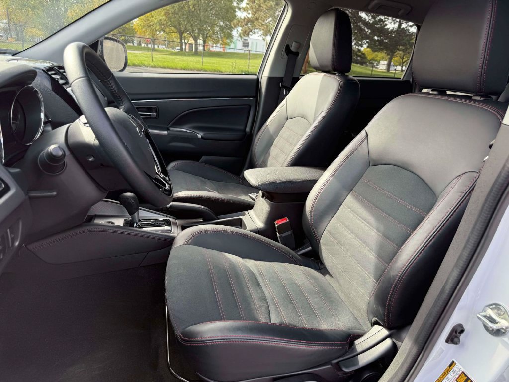 Used 2025 Mitsubishi Outlander Sport SE AWD/4WD image 17