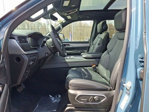 New 2026 Jeep Grand Wagoneer 4WD image 10